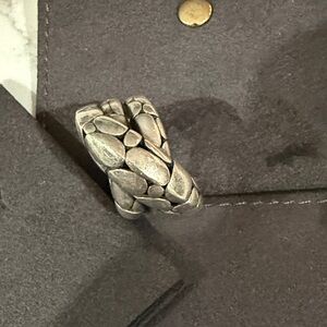 John Hardy Silver Ring with Dark Gray Pouch